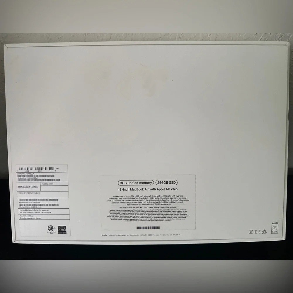 Apple MacBook Air Packaging in White